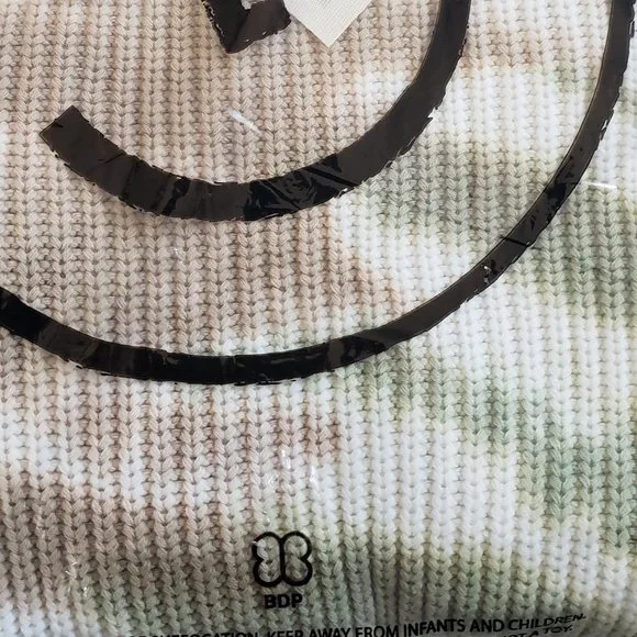 NWT: SER.O.YA LEO KNIT SWEATER Unisex..Size XL - Picture 10 of 10